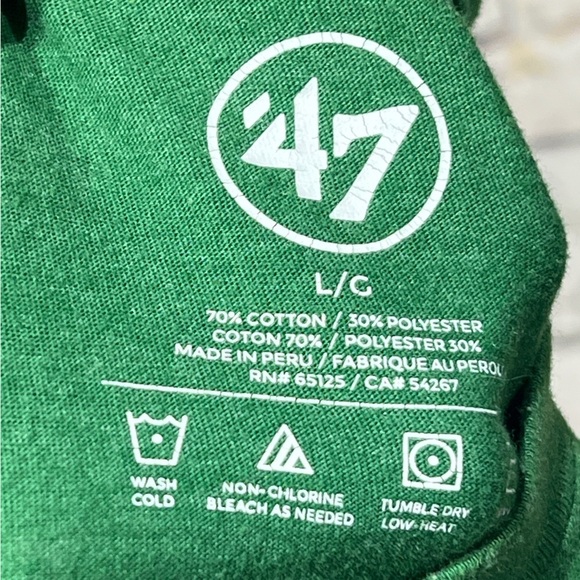 Boston Red Sox MLB Baseball Shamrock Ireland Irish Crewneck Tshirt - Picture 4 of 4